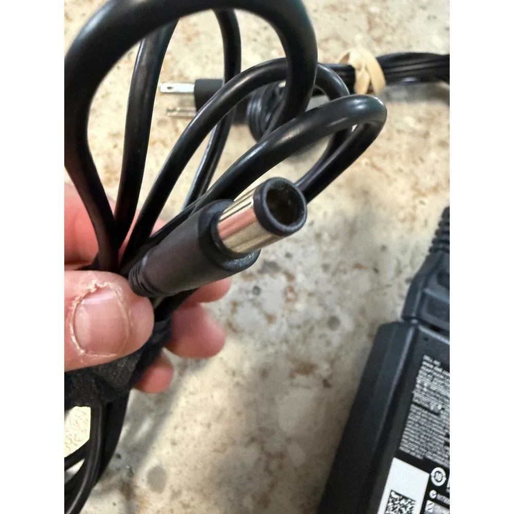 Dell 65W AC Adapter PA-12 Family 19.5V 3.34A Power Supply 0928G4 LA65NS2-01